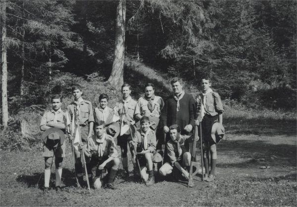 1964 Rip.S.M.Rovere Albatros Casera Santigo Lorenzago-alta Sq. al campo estivo-Gianni,Toni,Lele,Pollicino,Stefano,Checco,DeRosa,Don Giovanni,Bepi,Angelo